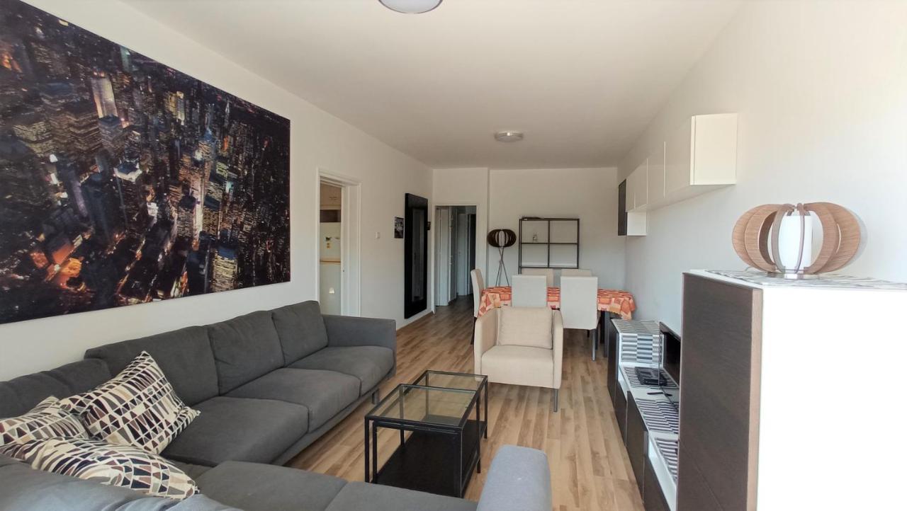 5 Min To The Beach Holiday Shared Apartment Incl Netflix - Private Room In 3 Bdr Apt Larnaca Dış mekan fotoğraf