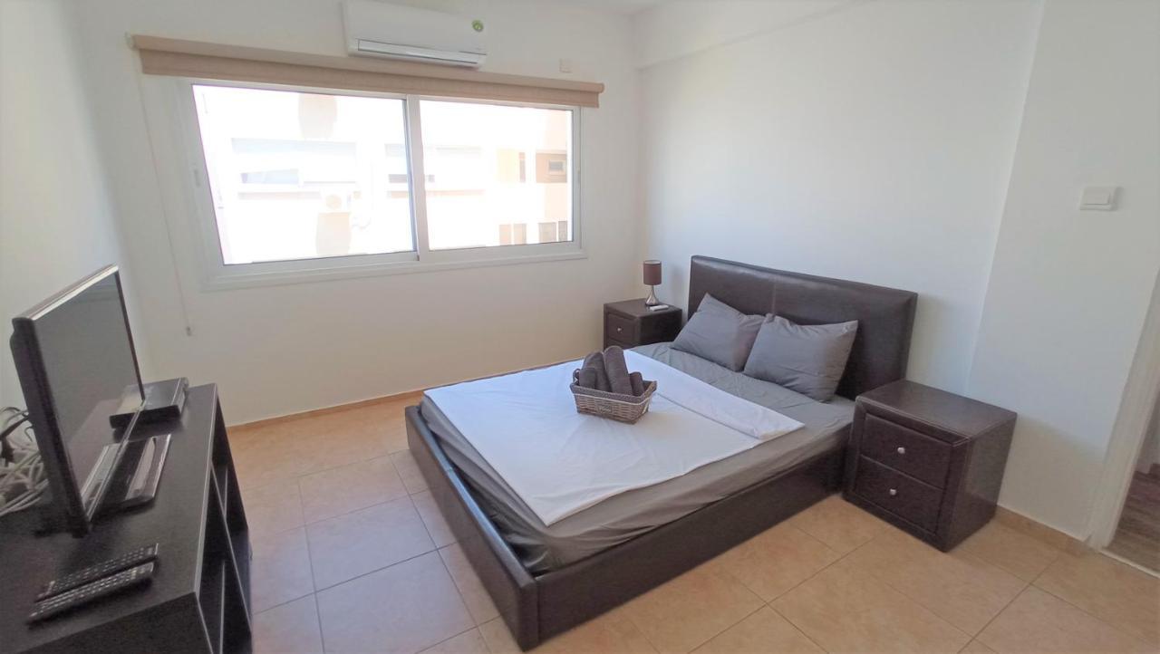 5 Min To The Beach Holiday Shared Apartment Incl Netflix - Private Room In 3 Bdr Apt Larnaca Dış mekan fotoğraf