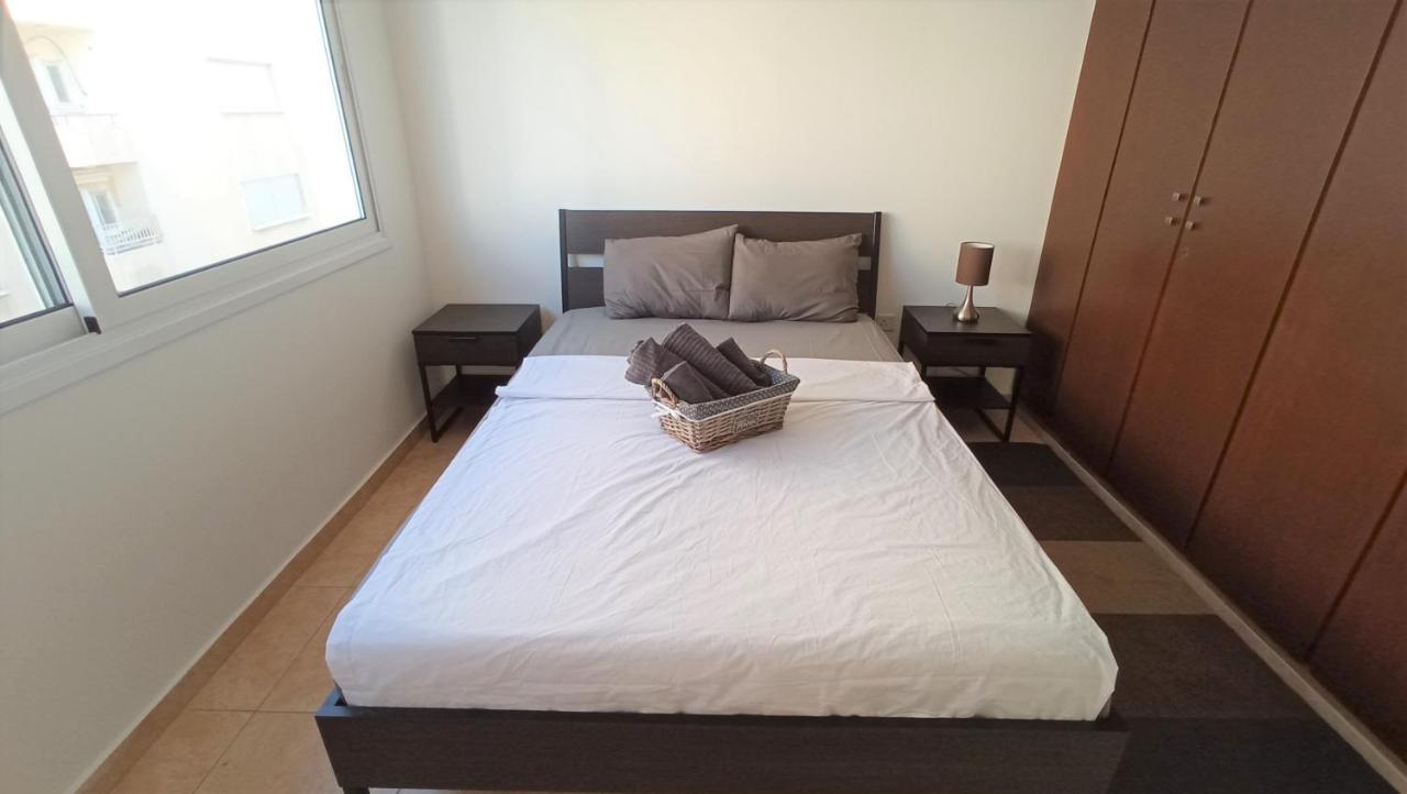 5 Min To The Beach Holiday Shared Apartment Incl Netflix - Private Room In 3 Bdr Apt Larnaca Dış mekan fotoğraf