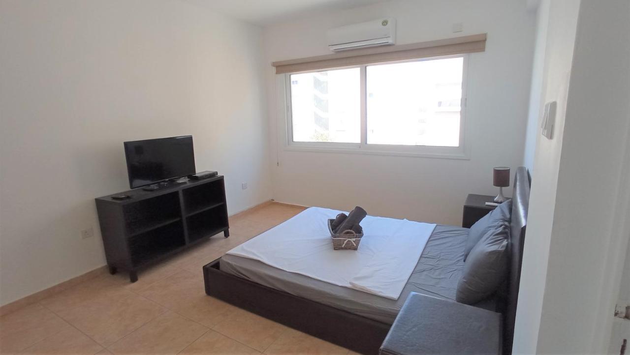 5 Min To The Beach Holiday Shared Apartment Incl Netflix - Private Room In 3 Bdr Apt Larnaca Dış mekan fotoğraf