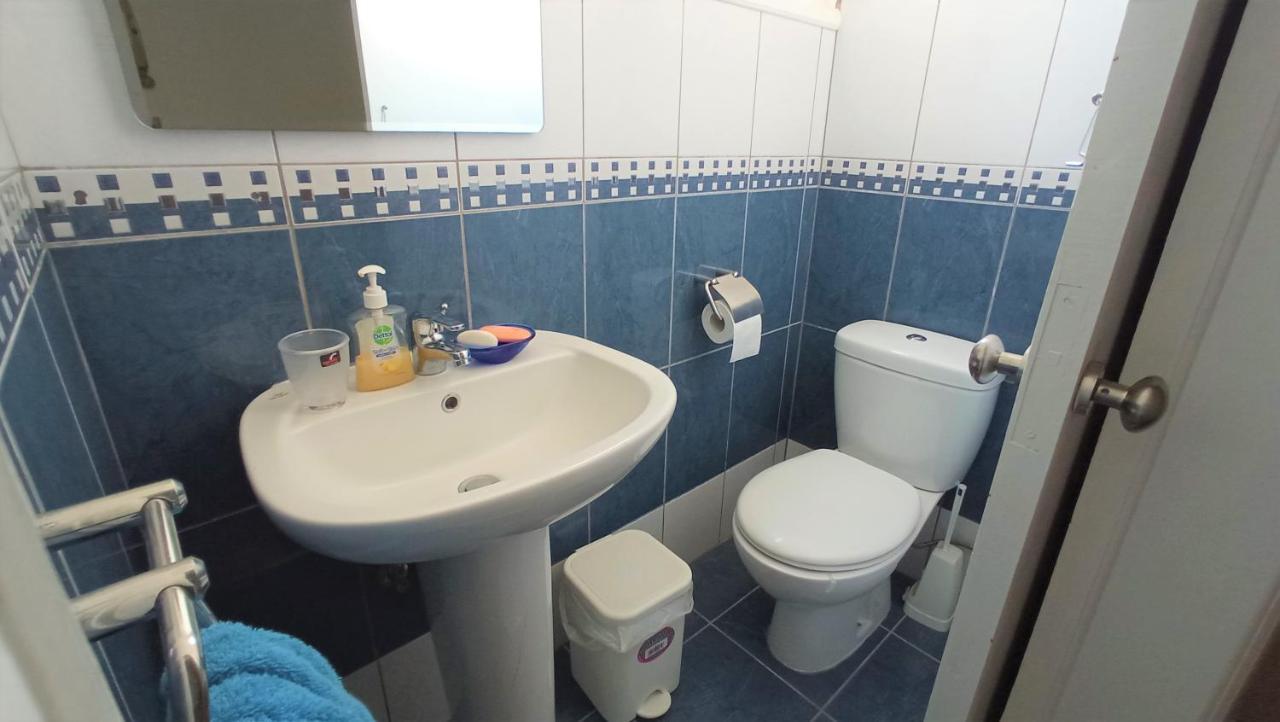 5 Min To The Beach Holiday Shared Apartment Incl Netflix - Private Room In 3 Bdr Apt Larnaca Dış mekan fotoğraf